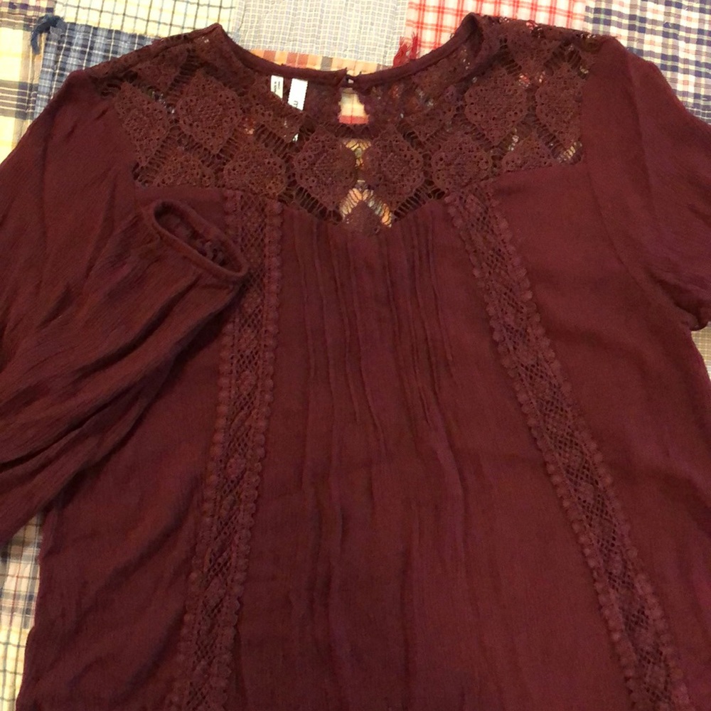 Long sleeve cut out blouse - Picture 2 of 4